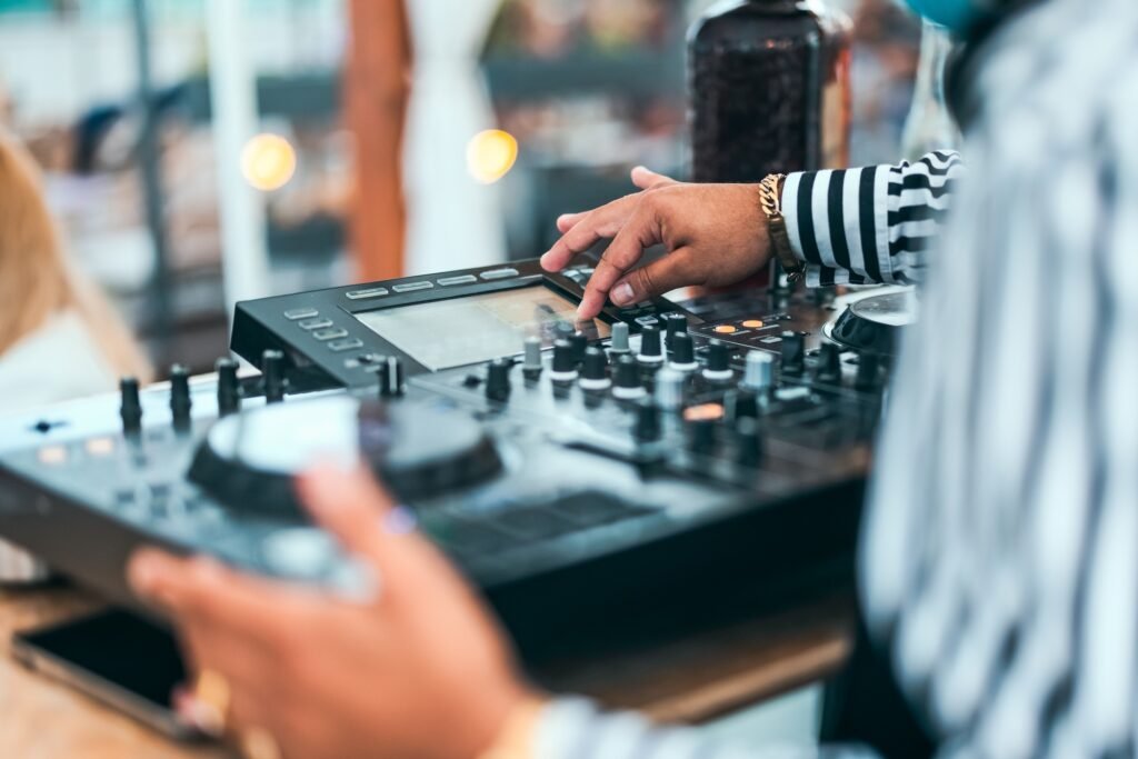 Tips for hiring a DJ
